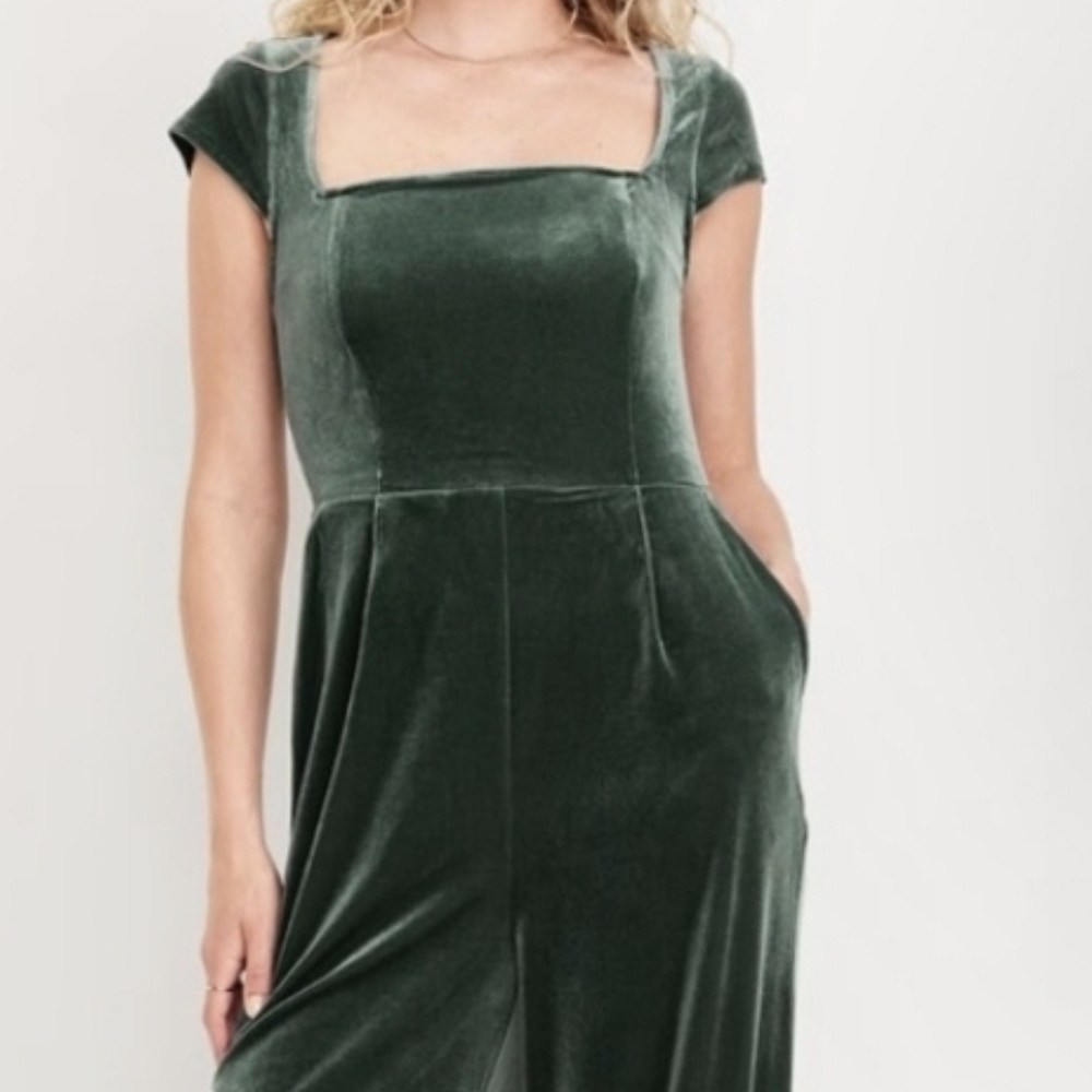 Elegant Green Velvet Dress